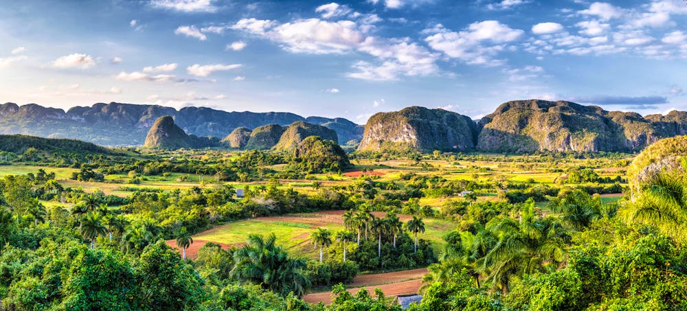Valle de Viñales &ndash; &copy; Nico Zeissig - stock.adobe.com