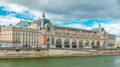 Das Musee d Orsay in Paris &ndash; &copy; neiezhmakov - stock.adobe.com