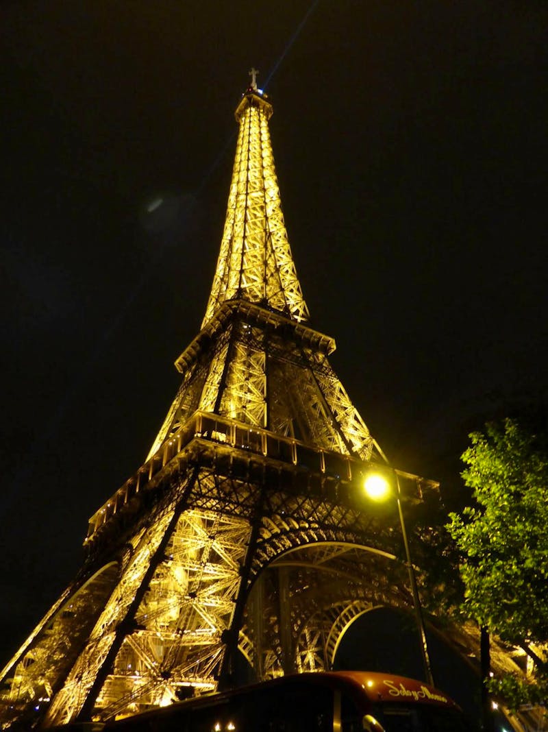 Eiffelturm bei Nacht - ©Claudia Bernhardt - Eberhardt Travel