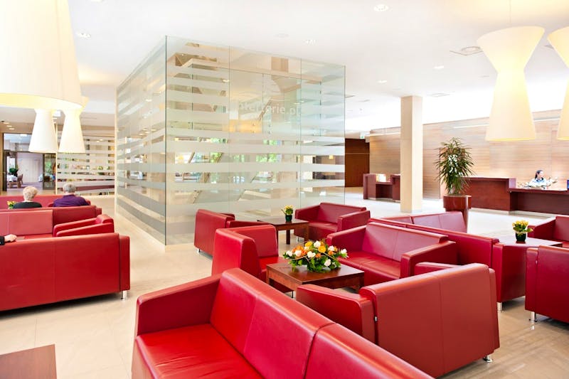 Lobbybereich im Hotel Interferie Medical Spa – ©IdeaSpa