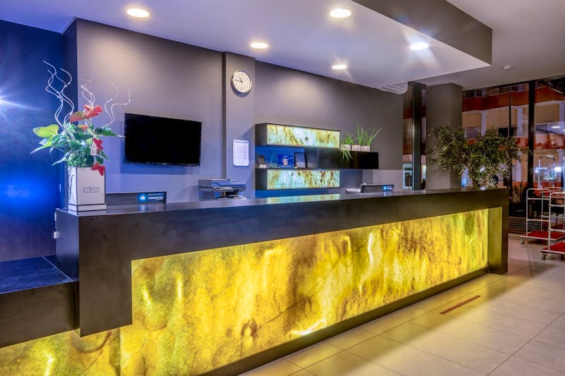 Rezeption im Hotel Vestina – ©IdeaSpa