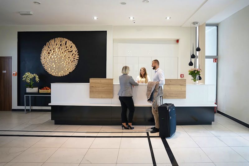 Rezeption im Hotel Koral Live – ©IdeaSpa