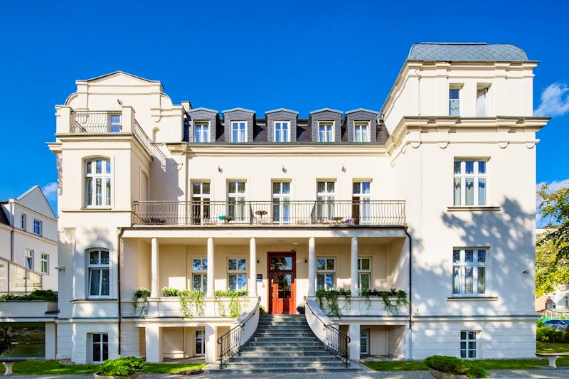 Seitenansicht Jantar Hotel & Spa – ©IdeaSpa