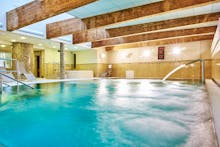 Schwimmbad im Jantar Hotel & Spa – © IdeaSpa