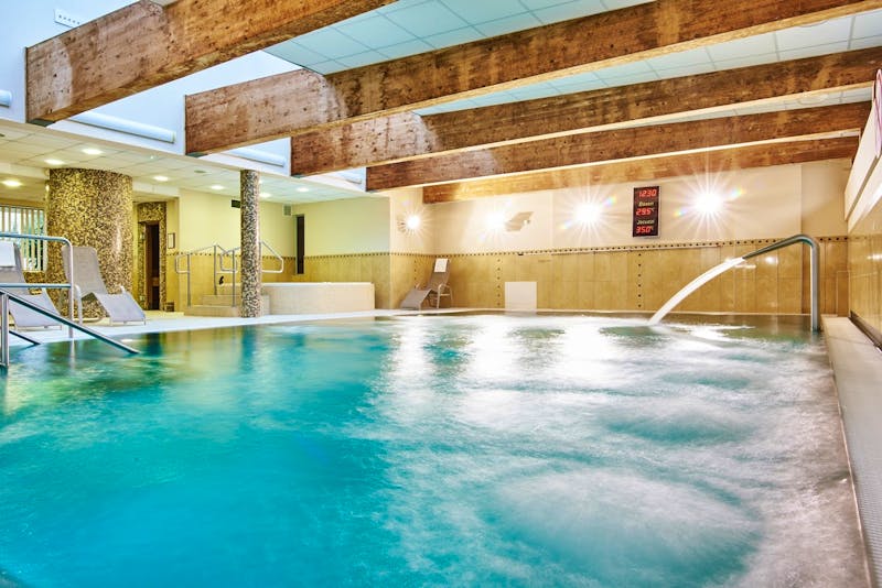 Schwimmbad im Jantar Hotel & Spa – ©IdeaSpa