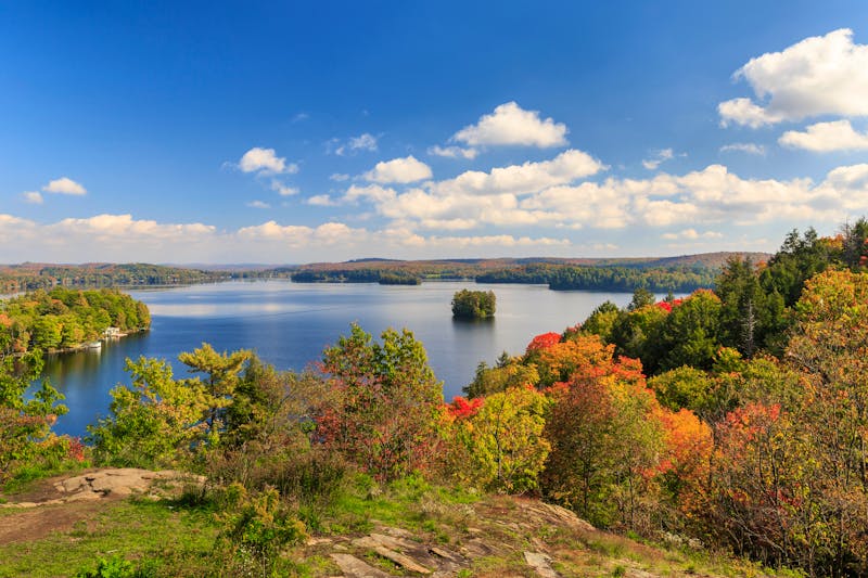 Fairy Lake zum Indian Summer bei Huntsville, Ontario, Kanada - ©Manfred Schmidt - stock.adobe.com