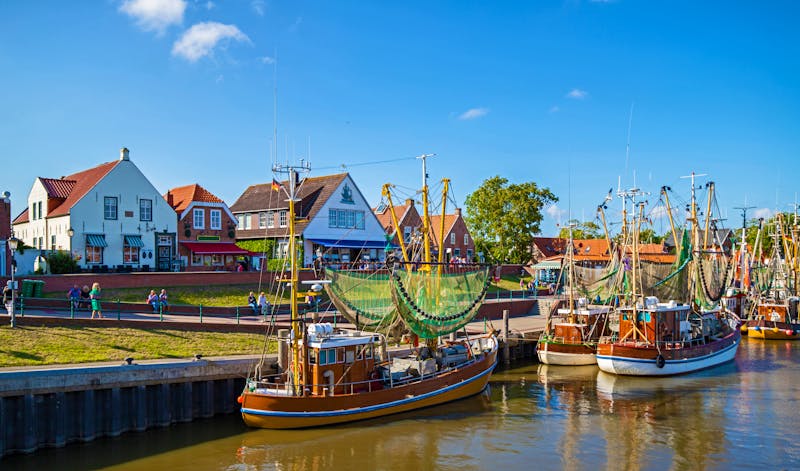 Greetsiel in Ostfriesland - Fischkutter am Hafen  - ©nordenfan - stock.adobe.com