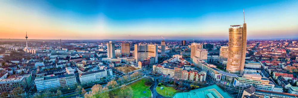 Essen im Ruhrgebiet - Panoramablick auf die Skyline &ndash; &copy; Lukassek - stock.adobe.com