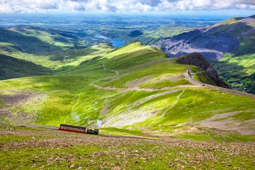 Snowdon Mountain Railway - Zahnradbahn in Wales &ndash; &copy; Jane Rix 2012 - stock.adobe.com