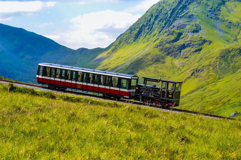Snowdon Mountain Railway - Zahnradbahn in Wales - ©Delia_Suvari - stock.adobe.com