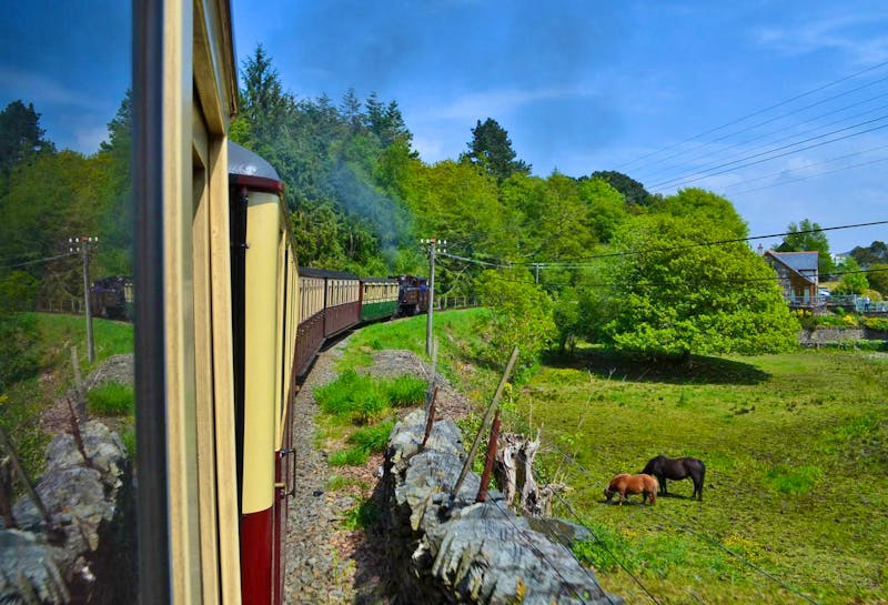 Zugfahrt mit der Ffestiniog Railway in Wales - ©Konrad Füssel - Eberhardt TRAVEL
