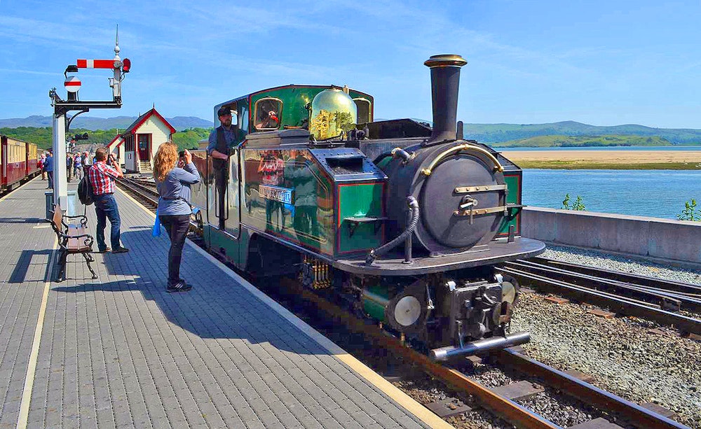 Zugfahrt mit der Ffestiniog Railway in Wales – © Konrad Füssel - Eberhardt TRAVEL