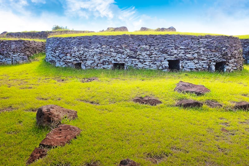 Reste der Kultstätte Orongo auf der Osterinsel - ©AlexTrp - stock.adobe.com