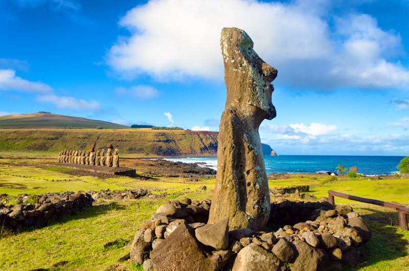 Moai Statuen in Ahu Tongariki auf der Osterinsel - ©jkraft5 - stock.adobe.com
