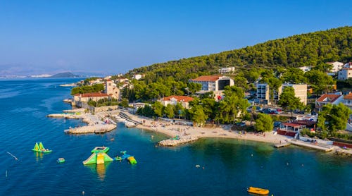 Strand beim Hotel Sveti Kriz in Trogir - Kroatien – © Hotel Sveti Križ