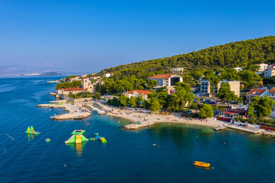 Strand beim Hotel Sveti Kriz in Trogir - Kroatien – © Hotel Sveti Križ