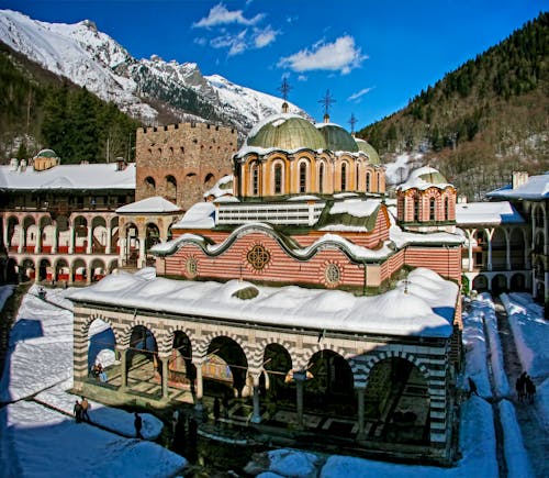 Rila Kloster im Winter &ndash; &copy; todoryankov - stock.adobe.com