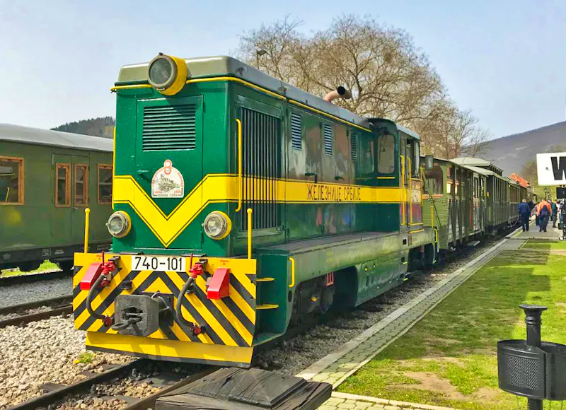 Fahrt mit der Museumsbahn von Mokra Gora - &copy;Lena Kleemann - Eberhardt TRAVEL