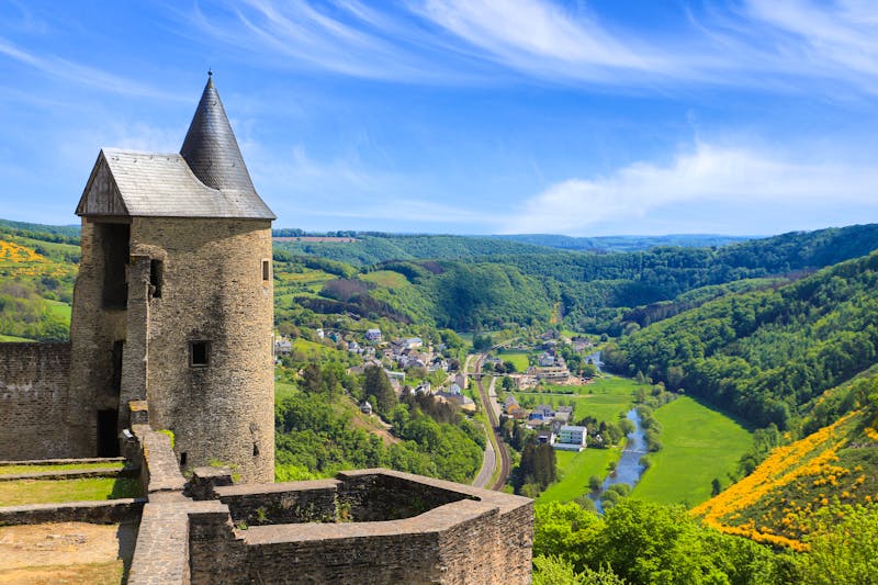 Burg Bourscheid in Luxemburg - ©Ina Meer Sommer - stock.adobe.com