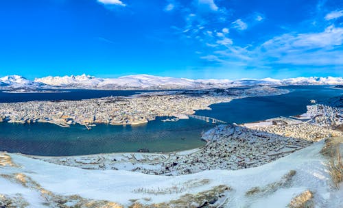 Blick vom Fjellheisen auf Tromsö &ndash; &copy; Manel Vinuesa - stock.adobe.com