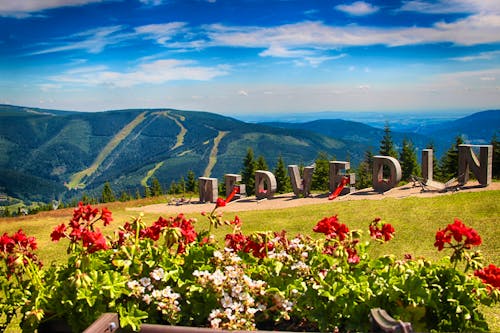 Medvedin (Schlüsselberg) im tschechischen Riesengebirge &ndash; &copy; Jana - stock.adobe.com