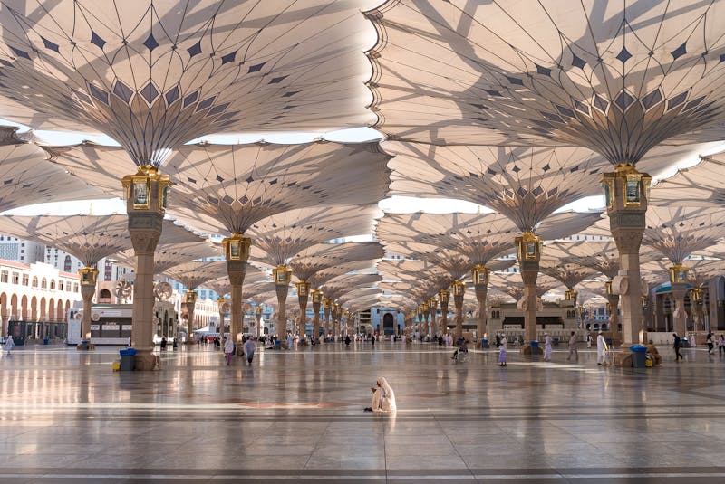 Sonnenschutz für die Pilger an der Propheten-Moschee in Medina - ©Andrey Markelov - stock.adobe.com