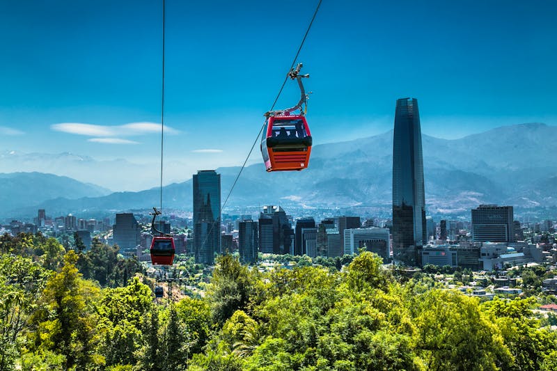 Seilbahn zum San Cristobal über Santiago de Chile - ©Aleksandar Todorovic - stock.adobe.com