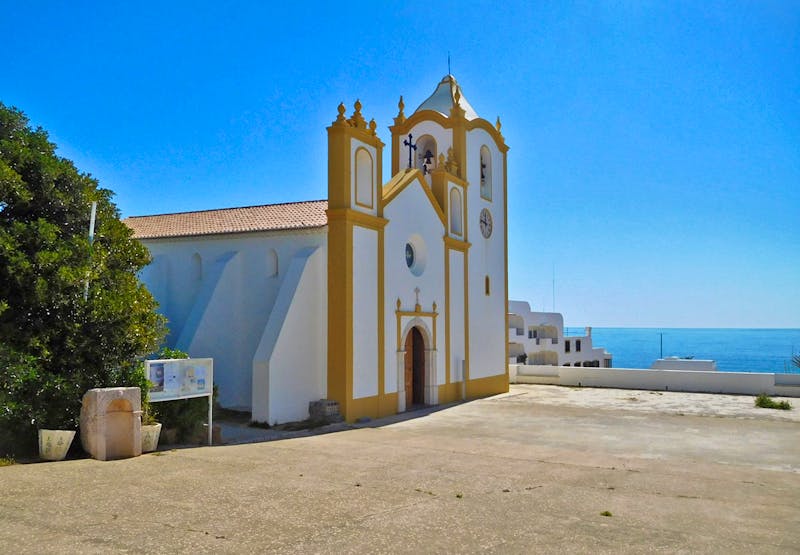 Kirche in Praia da Luz an der Algarve - ©Karolin Kühn - Eberhardt TRAVEL