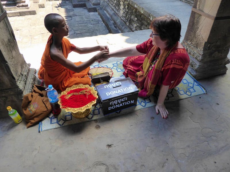 Begegnung mit einem Mönch in Angkor Wat - ©Sabine Letzybyll - Eberhardt TRAVEL