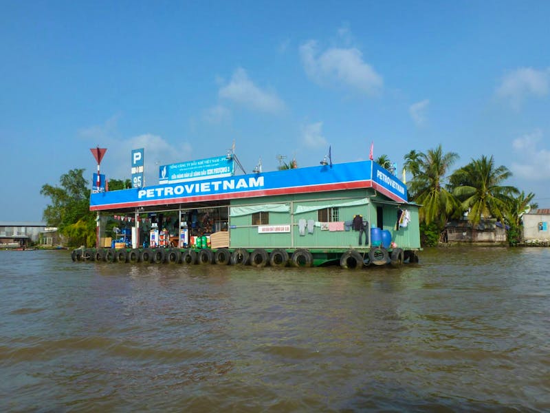 Tankstelle auf dem Mekong bei Can Tho - ©Ralf Mehnert - Eberhardt TRAVEL
