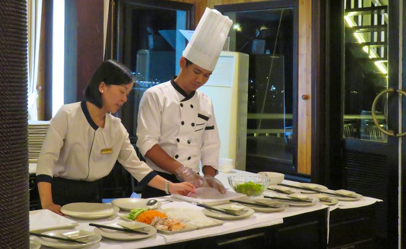 Restaurant auf der Dschunke - Halong-Bucht - ©Elena Hinz - Eberhardt TRAVEL