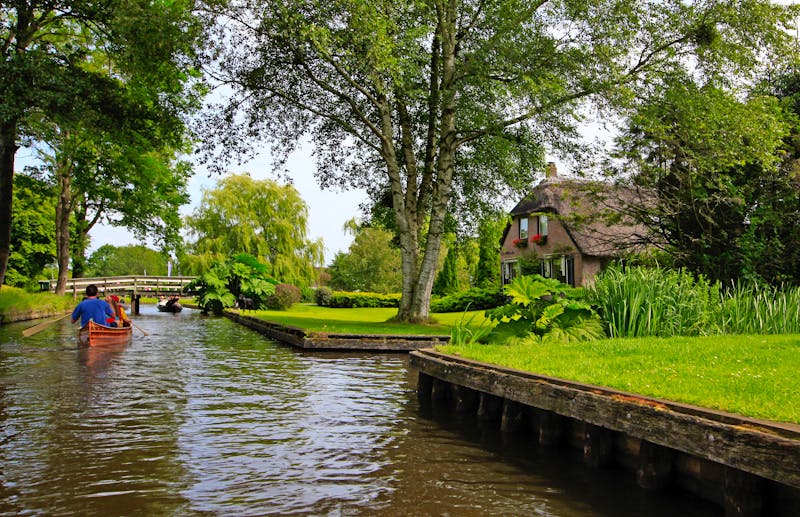Kanutour in Giethoorn - ©janet de graaf - stock.adobe.com