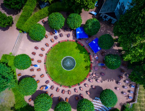 Schloss und Park Lichtenwalde bei Chemnitz - Blick auf die große Fontäne von oben – © Chemnitz von oben  - stock.adobe