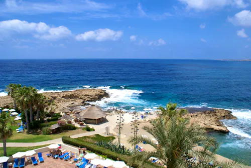 Cynthiana Beach Hotel in Paphos - Zypern &ndash; &copy; Maksim Šmeljov - stock.adobe.com