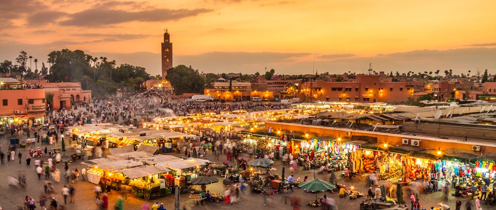 Jemaa el Fnaa-Platz bei Sonnenuntergang in Marrakesch - Marokko &ndash; &copy; kasto - stock.adobe.com