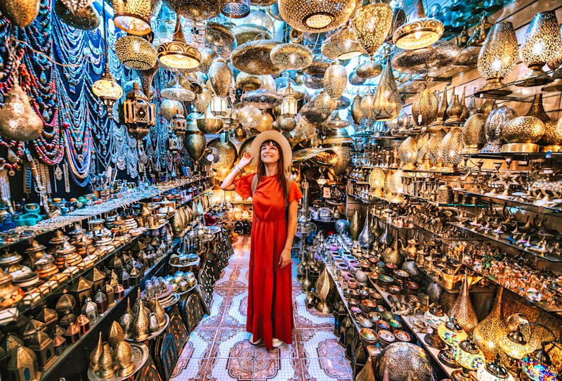 junge Frau besucht den Basar in Marrakesch - Marokko - ©Davide Angelini - stock.adobe.co