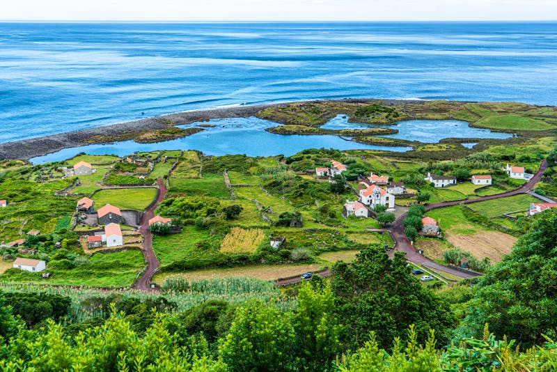 Azoren-Insel Sao Jorge - Naturreservat Fajana de la Caldera de Santo Cristo - ©Angela Meier - stock.adobe.com