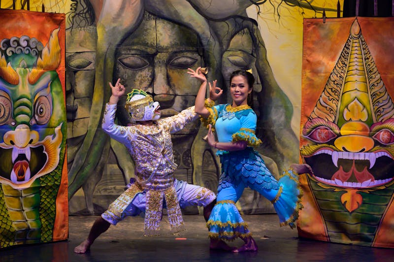 Apsara-Tanzshow - ©Scott Sharick - Phare Circus