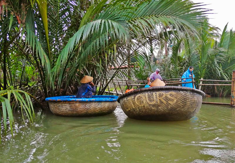 in Bambusbooten geht's zum Kochkurs bei Hoi An - ©Elena Hinz - Eberhardt TRAVEL