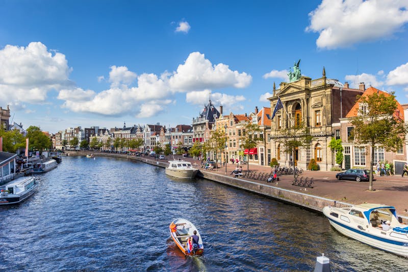 Kanal in Haarlem - ©Marc Venema - stock.adobe.com