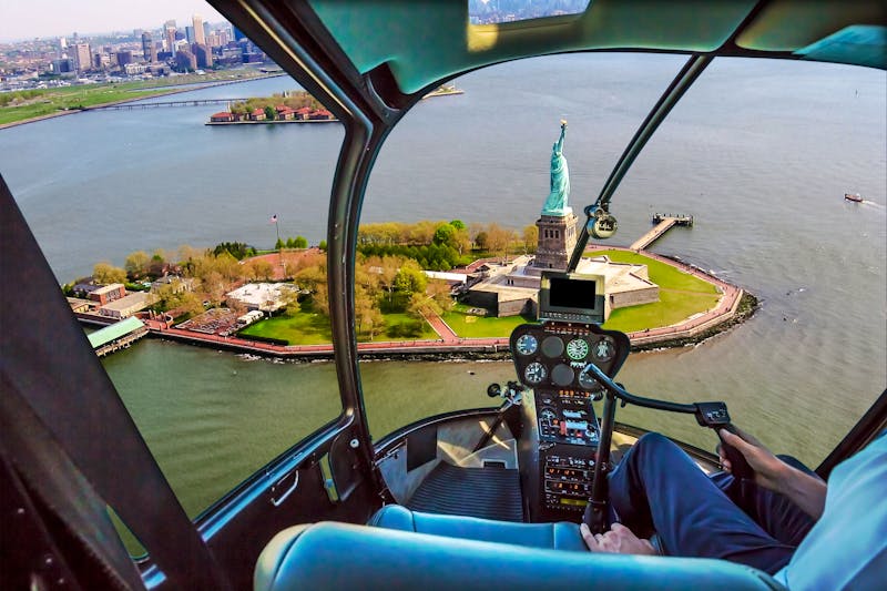 Helikopter Rundflug über Manhattan - Freiheitsstatue - ©bennymarty - stock.adobe.com