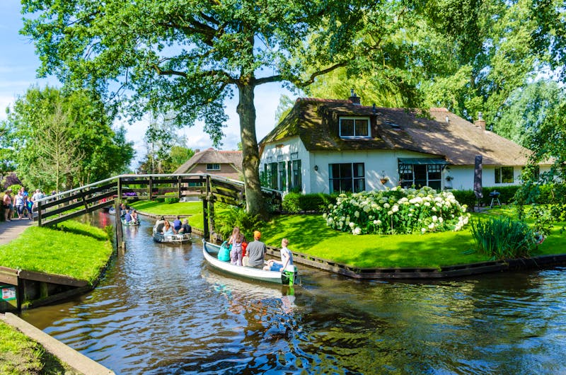 Bootsfahrt in Giethoorn  - ©rob3rt82 - stock.adobe.com