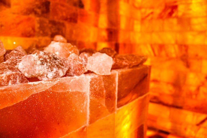 Salzkristalle in einer Salzgrotte - ©gunther - stock.adobe.com