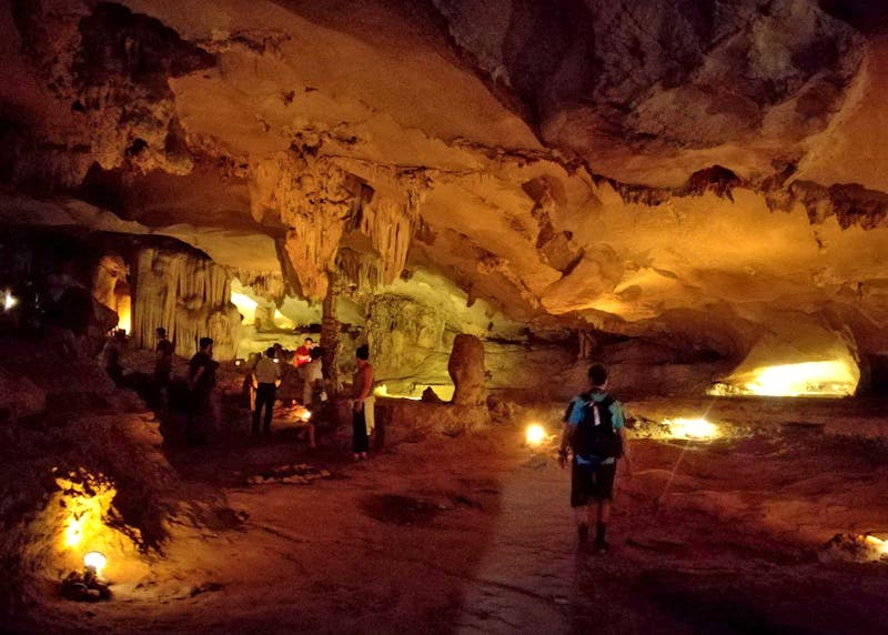 Besuch einer Höhle in der Halong-Bucht in Vietnam - ©Juliane Voigt - Eberhardt TRAVEL