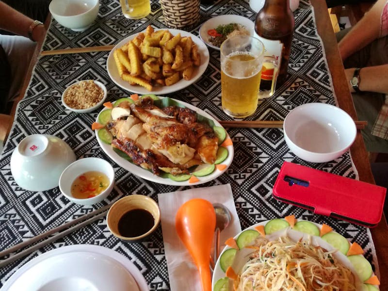 Mittagessen auf dem Weg nach Mai Chau - ©Elena Hinz - Eberhardt TRAVEL