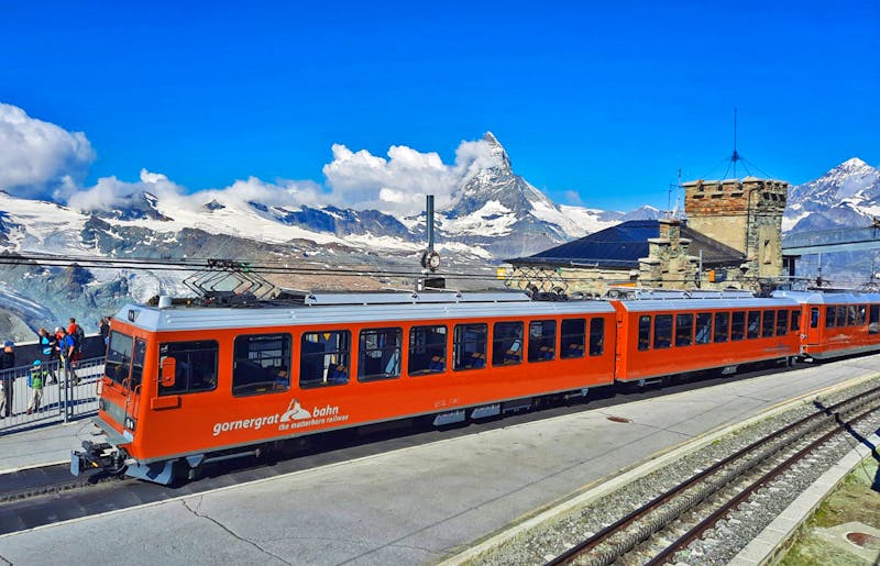 Gornergratbahn vor dem Matterhorn - ©Katrin Deutschbein - Eberhardt TRAVEL