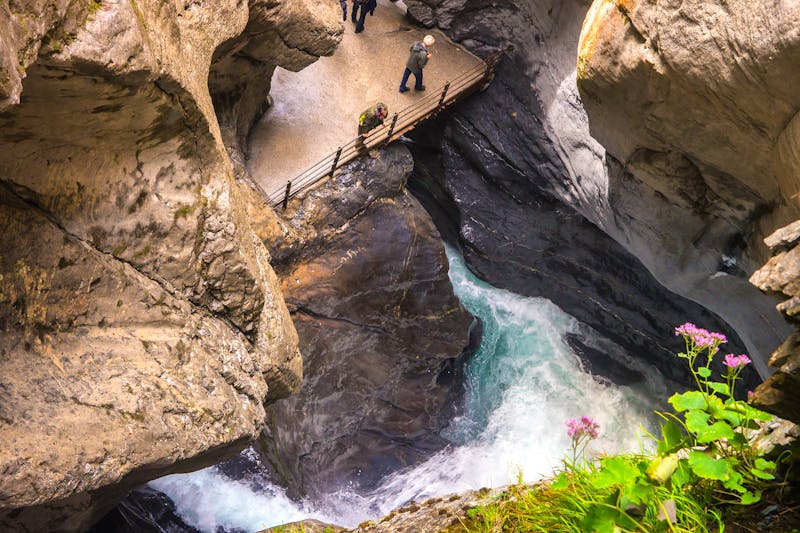 Wanderung an den Trümmelbachfällen  - ©Roman Babakin - stock.adobe.com