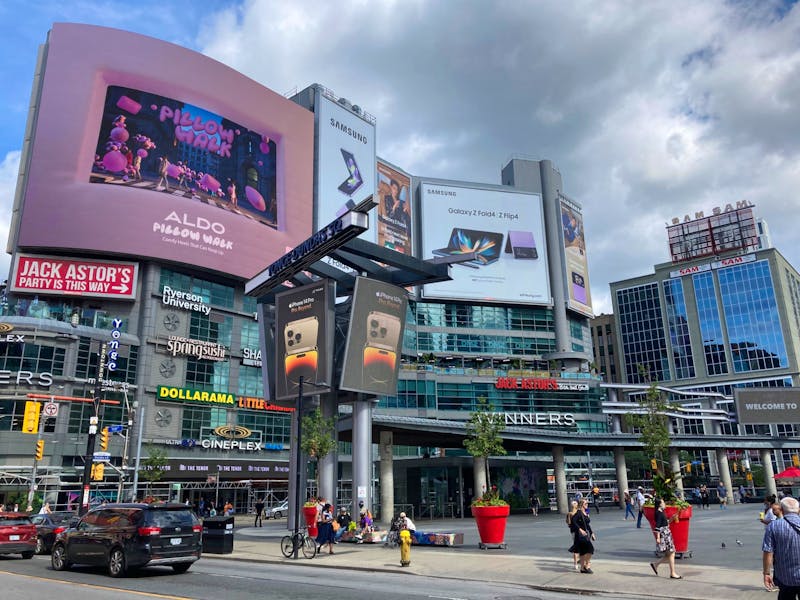 Stadtrundfahrt Toronto – Dundas Square - ©Andreas Wolfsteller - Eberhardt TRAVEL