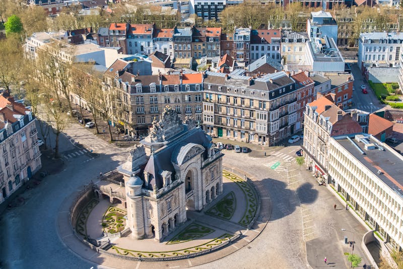 Blick vom Glockenturm des Rathauses auf das Tor von Paris  - ©Pascale Gueret - stock.adobe.com