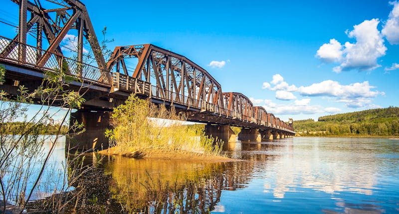 Eisenbahnbrücke über dem Fraser Fluss in Prince George  - ©Siegfried Schnepf - stock.adobe.com